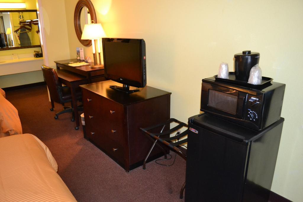 Clarion Inn Brunswick Δωμάτιο φωτογραφία