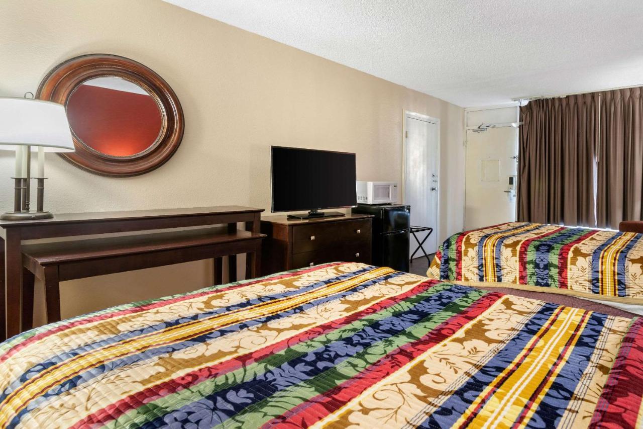 Clarion Inn Brunswick Εξωτερικό φωτογραφία